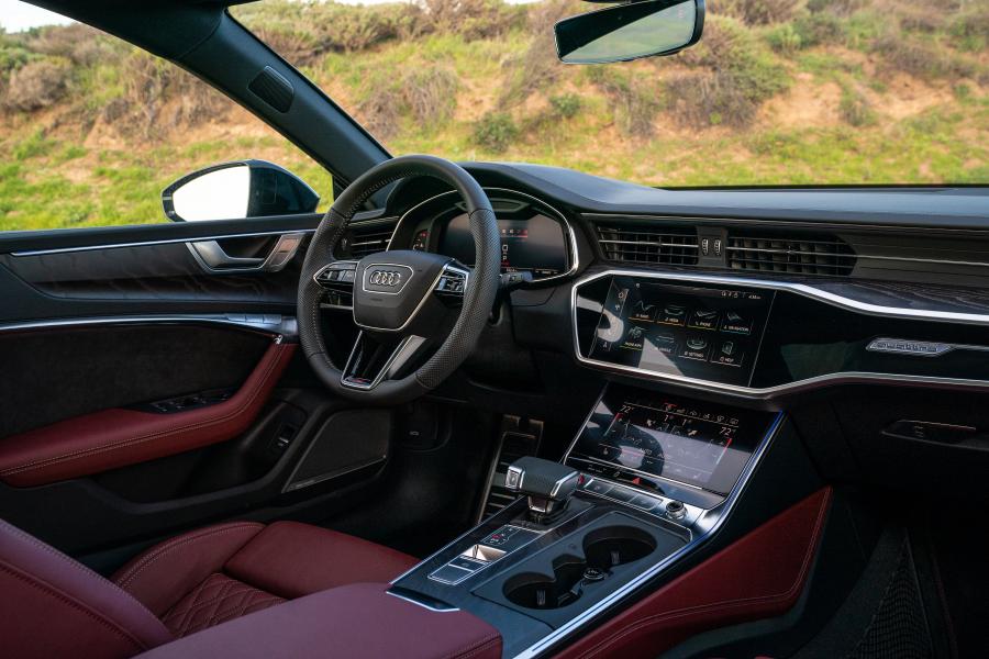 Торпедо Audi S7 Sportback TFSI 2019 года  (NA) (фото 10 из 24)